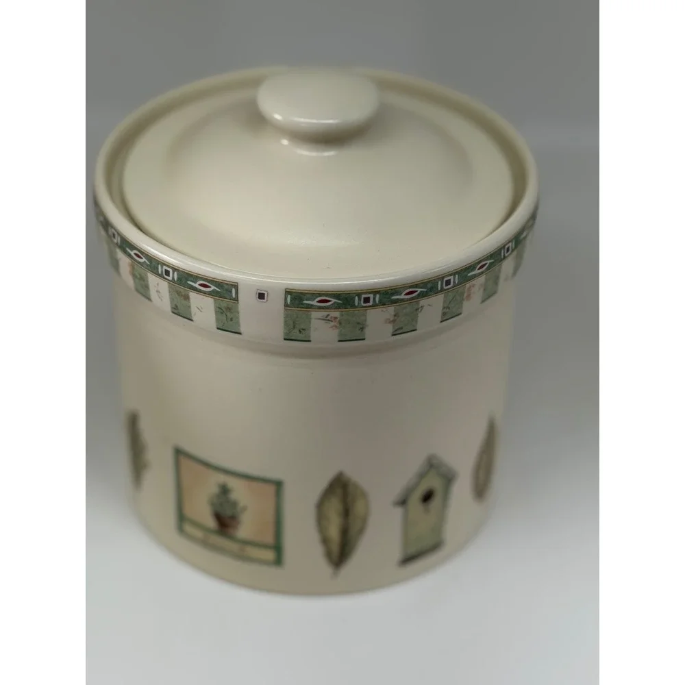 Pfaltzgraff canister lidded